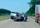Un auto volcó y terminó con sus cuatro ruedas apuntando hacia el cielo sobre la Ruta 14