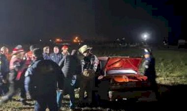 Ruta 18: Chocaron con un caballo y el conductor terminó atrapado dentro del vehículo