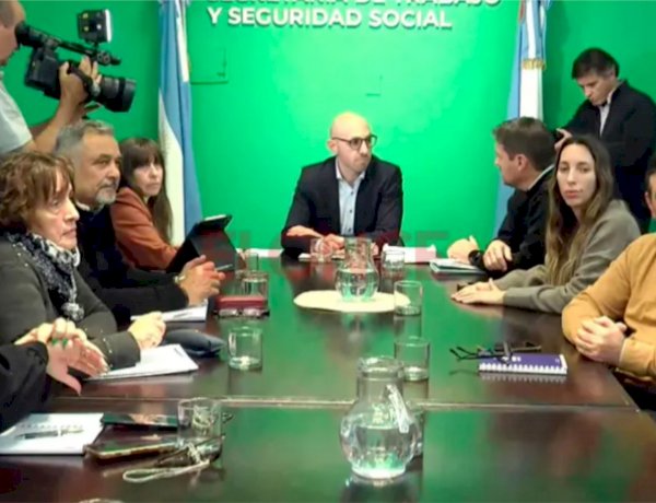 La provincia cerró la paritaria estatal con un aumento remunerativo y liquidará por decreto a los docentes