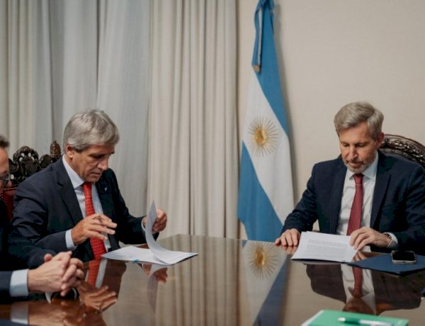 Frigerio firmó un convenio con el ministro Caputo que reconoce deudas a favor de Entre Ríos y transfiere inmuebles del Procrear