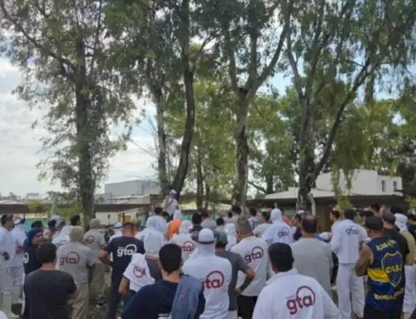 Granja Tres Arroyos continúa cerrada y los representantes gremiales no hablan con los empresarios hace 3 semanas: “No tenemos novedades”