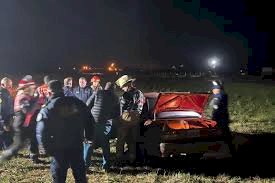 Ruta 18: Chocaron con un caballo y el conductor terminó atrapado dentro del vehículo