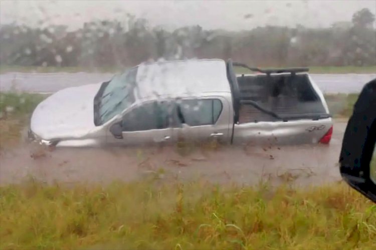 Tras pasar por un charco en Ruta 18, perdió el control y despistó