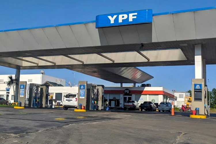 YPF se sumó al aumento de los combustibles en todo el país